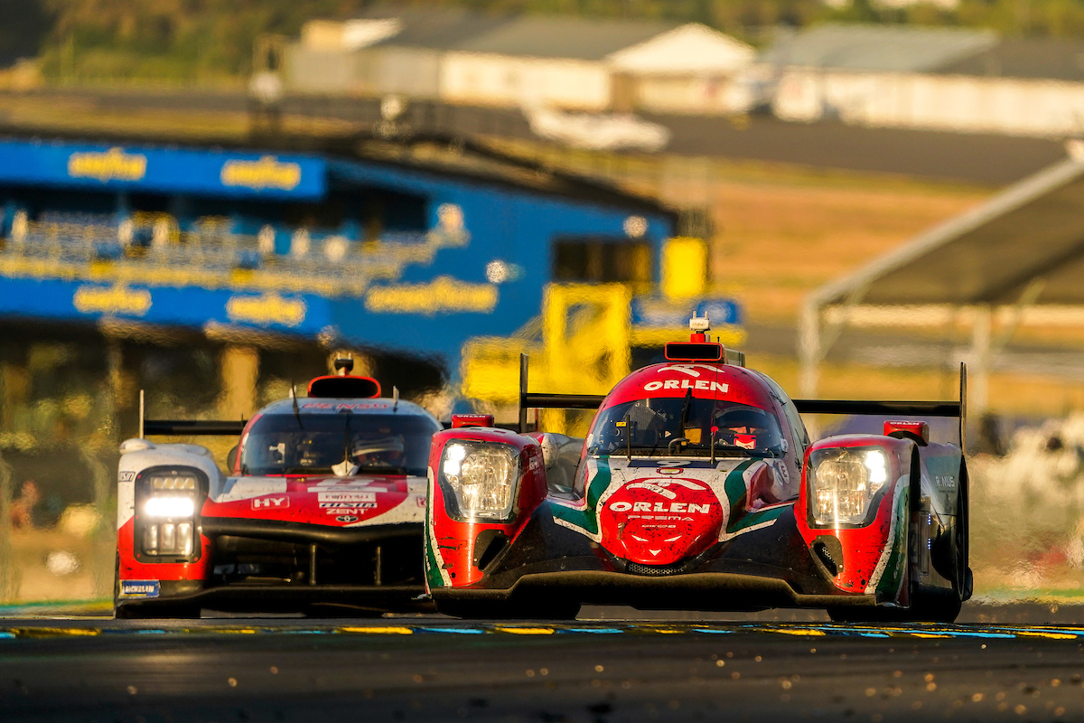 The sun is now warming the circuit and warming up the action. A last look back at the sunrise this morning ⛅

⏱️live.24h-lemans.com/en/live

#LeMans24 | <a href="/FIAWEC/">FIA World Endurance Championship</a>