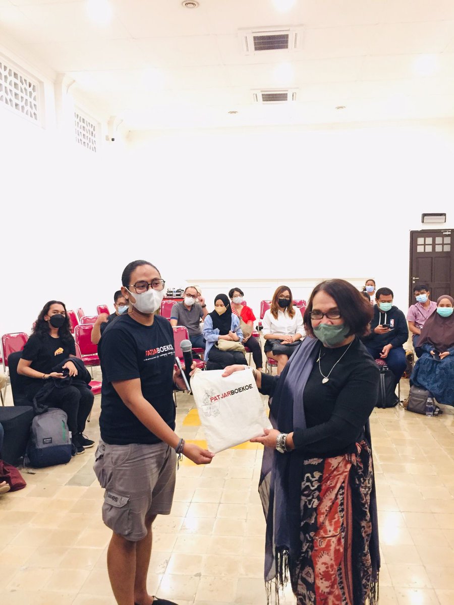 Terima kasih teman-teman yang sudah hadir di diskusi #SeriPerempuanPenyintas1965 semalam di <a href="/PosBlocJkt/">Pos Bloc Jakarta</a> #patjarmerahkaget. Sampai bertemu di diskusi lainnya. 🤗