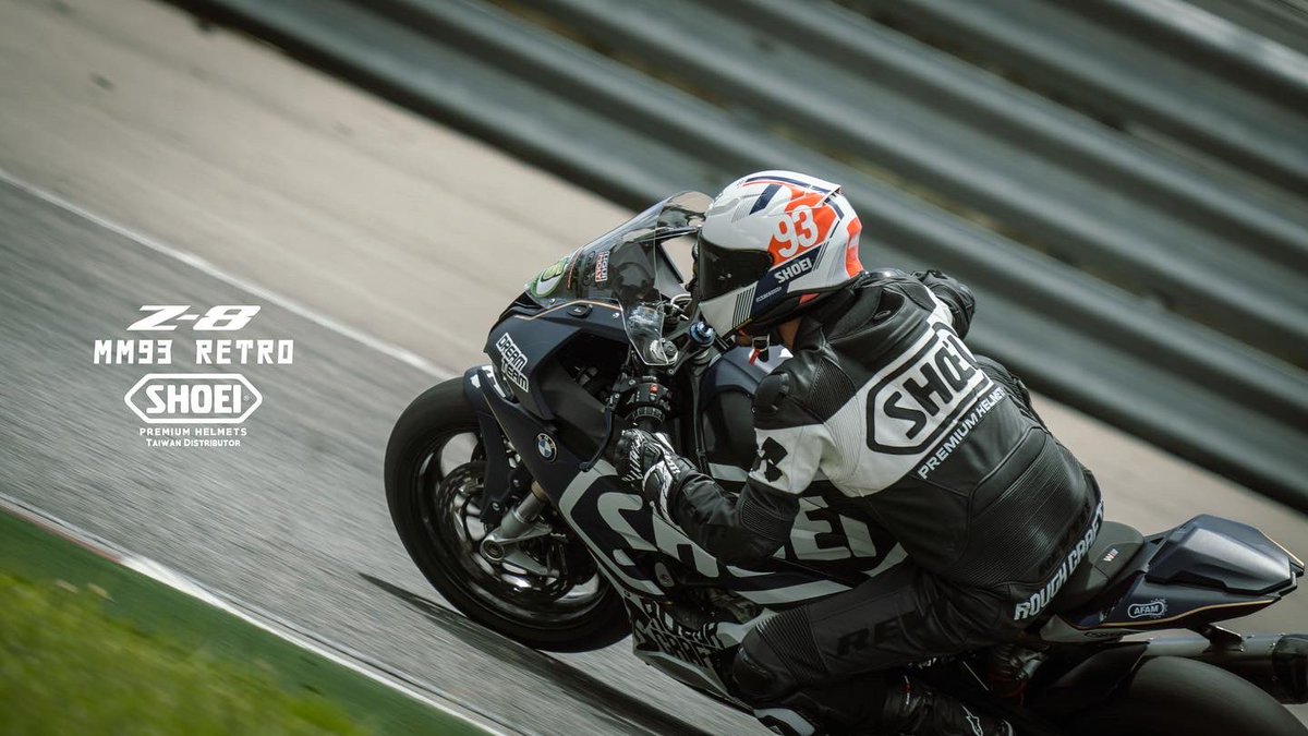 RoughCrafts's tweet photo. Team ROUGH CRAFTS rider Mike ride for @shoeitaiwan @marcmarquez93 #Z8 #MM93Retro helmet photo shooting session! 📸 by: @tk_chiu #RoughCrafts #S1000RR #TrackDay #BikerLife #RaceShit https://t.co/Bw2Klarp3W
