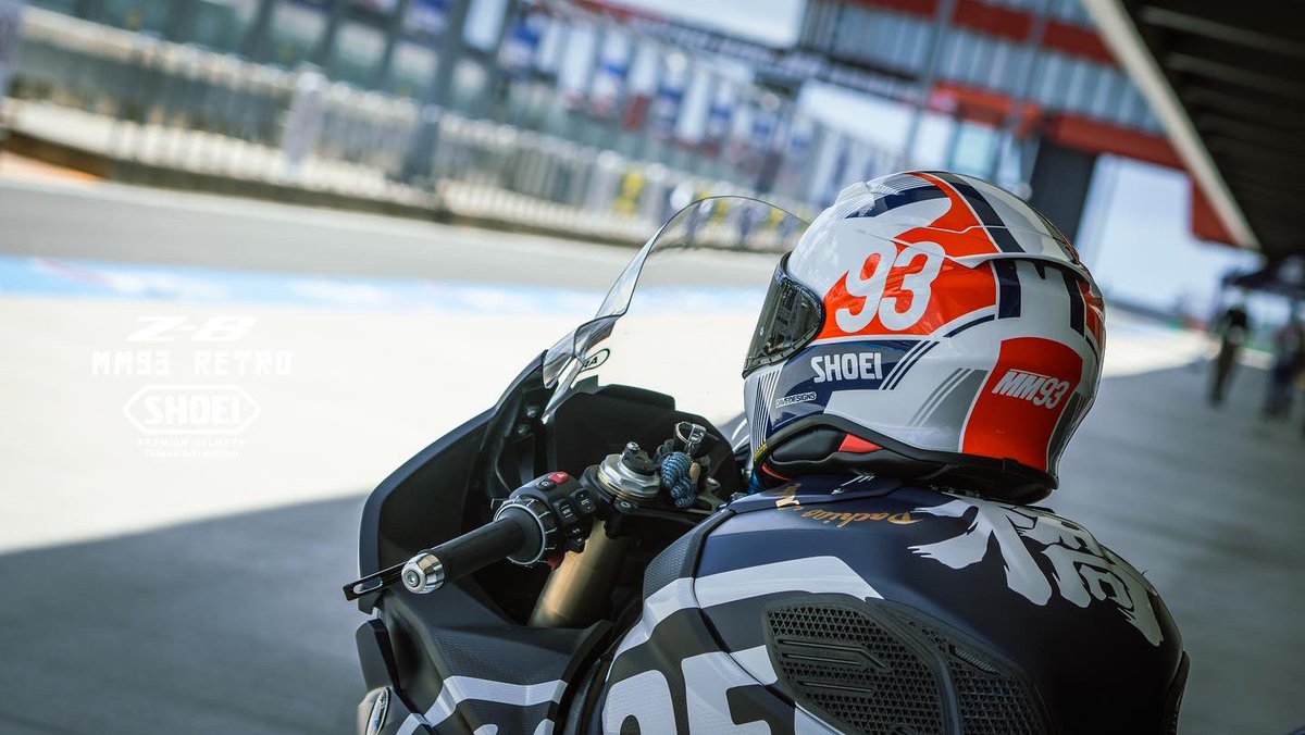 Team ROUGH CRAFTS rider Mike ride for <a href="/shoeitaiwan/">SHOEI Taiwan 台灣</a> <a href="/marcmarquez93/">Marc Márquez</a> #Z8 #MM93Retro helmet photo shooting session! 📸 by: <a href="/tk_chiu/">TK Chiu</a> #RoughCrafts #S1000RR #TrackDay #BikerLife #RaceShit