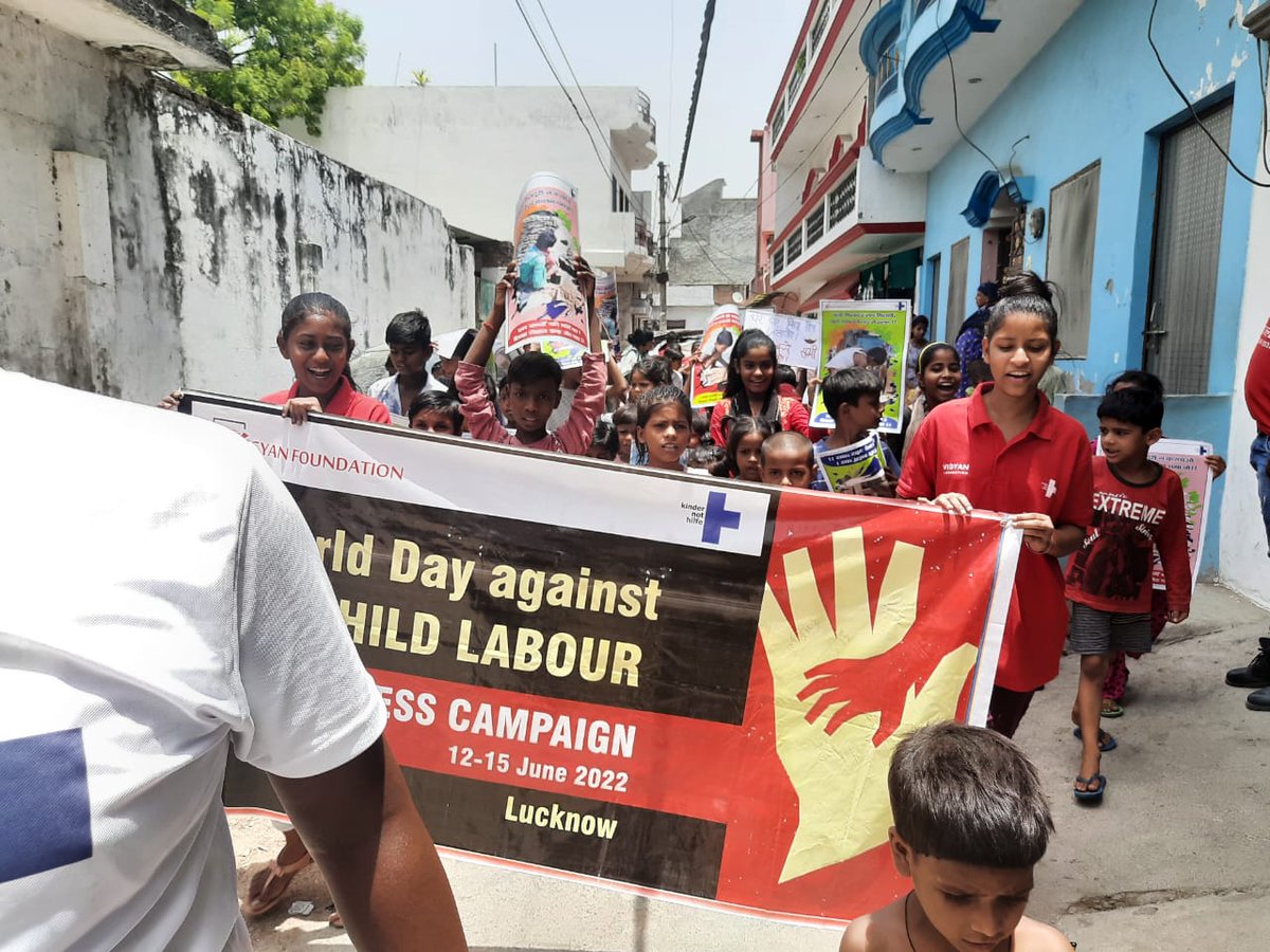 Richachandra16's tweet photo. #NoChildWorking
Campaign on World Day Against Child Labour started today at Paltan Lucknow with the councillor flagging off the rally, followed by community meeting, puppet show and signature campaign @IamSandeepKhare @VigyanF @NCPCR_ @dialoguewrks https://t.co/MTixKwVRKI