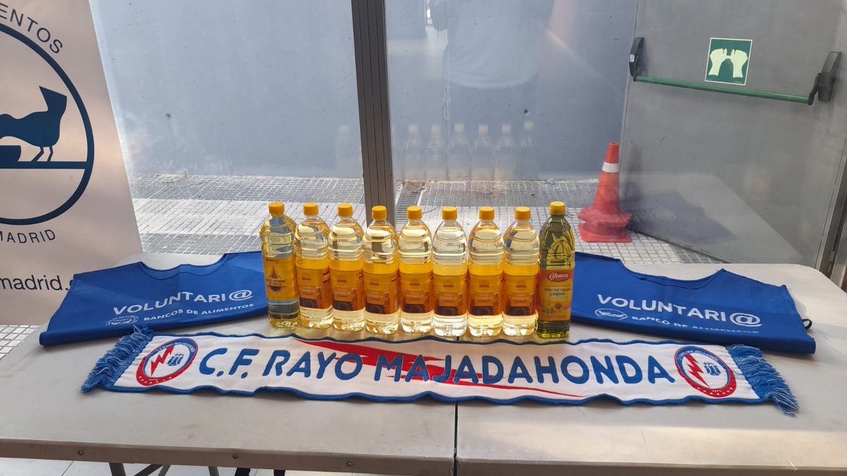 RMajadahondaFS's tweet photo. ℹ️ Recuerda que hoy puedes colaborar con el @bancoalimadrid donando botellas o garrafas de aceite de girasol.
👏 ¡Ayúdanos a ayudar! 👏
#IntegraRayo
#VamosMiRayo ⚡ https://t.co/SiR7BInzKT