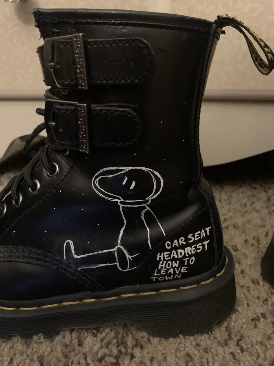 uoutoii's tweet photo. drew csh onto my boots ^_^!!!! now wishing i used something more permanent…. #csh #carseatheadrest ..! https://t.co/YIXWmA2PeB