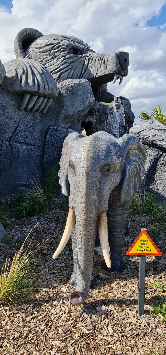_themeparkfamil's tweet photo. An adventure golf course with such a high level of quality themeing right here in the UK, How refreshing!! #bearmountain #golfplex #adventuregolf https://t.co/3PsNvrixIy