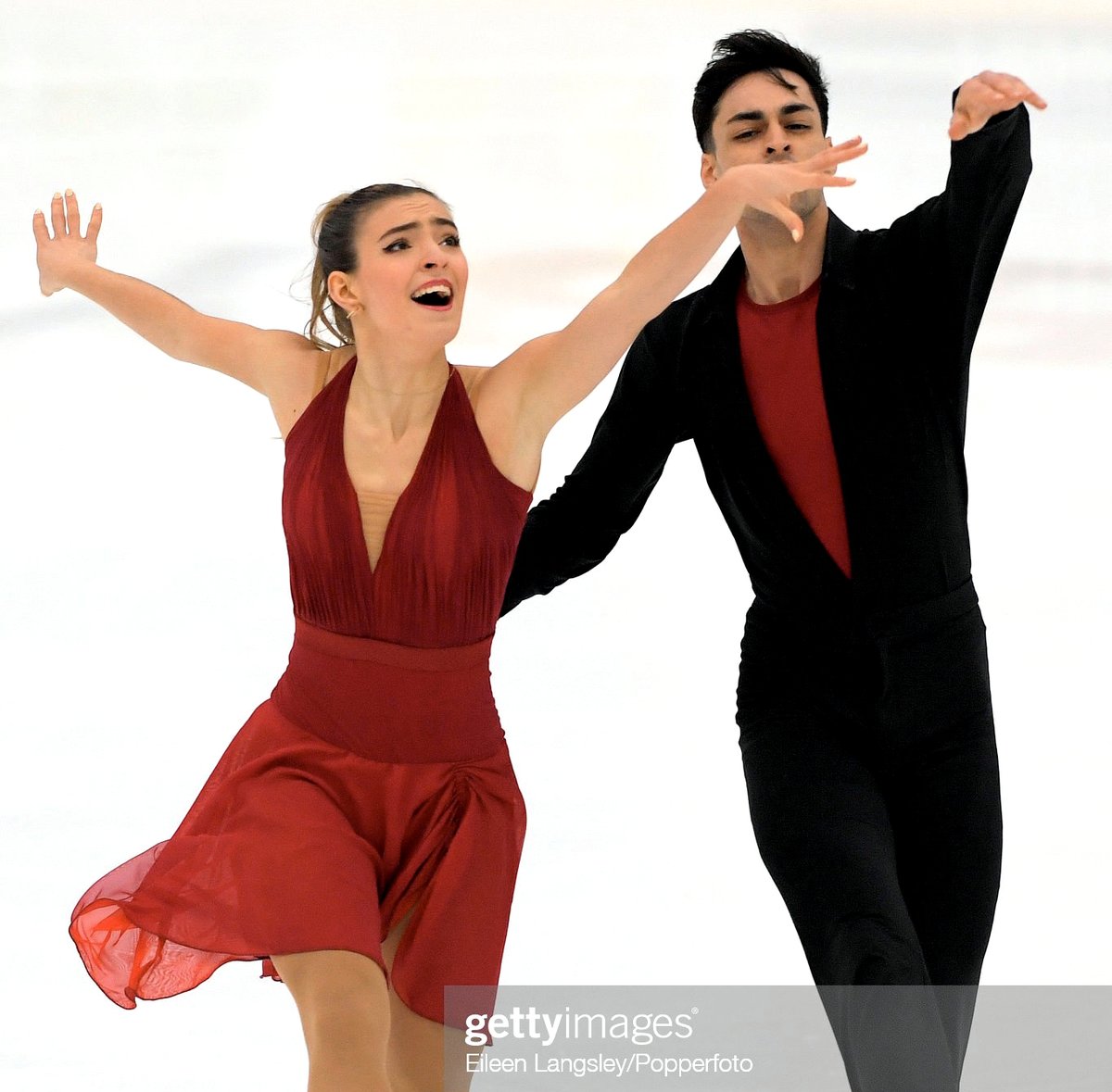 goldenskate's tweet photo. Happy Birthday π to Great Britain's π¬π§ #NataliaPalluNeves β the National Jr. π₯ with #JayinPanesar! Together they debuted on the #JGPFigure series this season in Courchevel ππ» π· 2021-22 FD Babylon Berlin #FigureSkating https://t.co/MgwpVHUDCM