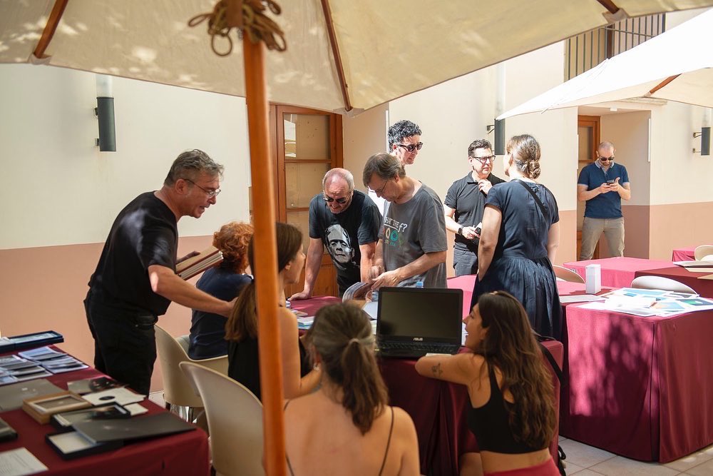 FOCinvestiga's tweet photo. ¡Qué currazo nos pegamos ayer sábado! La ola de #calor no nos amedrentó y se cerraron muchos acuerdos entre festivales y autor@s.👏🏻👏🏻👏🏻 con @dipcas https://t.co/6Mc5R2coP9