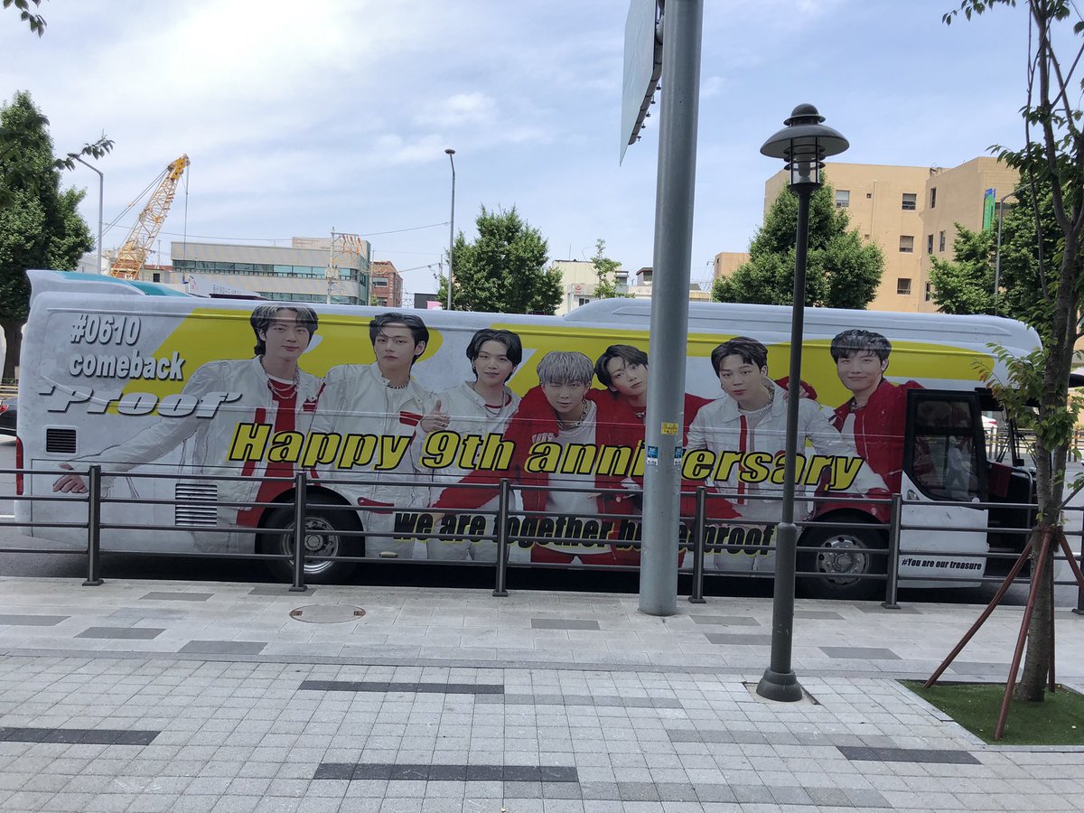 purplychimmy's tweet photo. Went to hybe insight and there was a bus there for bts anniversary!! Happy anniversary BTS!! ๐๐๐๐๐๐๐#BTS9thAnniversary #bts #BTSproof #btsbus https://t.co/euqylOZ0CX