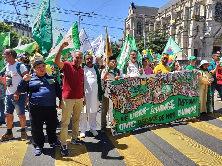 Kisan_ItCell's tweet photo. खाद्य संप्रभुता के लिए विश्व व्यापार संगठन (WTO) के खिलाफ Geneva, Switzerland में सार्वजनिक प्रदर्शन में भारत की ओर से @OfficialBKU के राष्ट्रीय महासचिव युद्धवीर सिंह जी ने भाग लिया!

#LaViaCampesina #FreeTradeFuelsHunger #EndWTO https://t.co/bKCSe8yPUD
