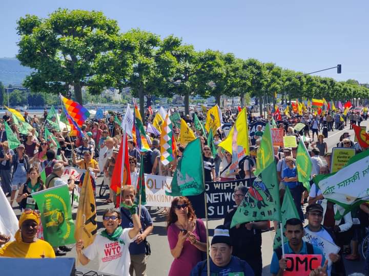 Kisan_ItCell's tweet photo. खाद्य संप्रभुता के लिए विश्व व्यापार संगठन (WTO) के खिलाफ Geneva, Switzerland में सार्वजनिक प्रदर्शन में भारत की ओर से @OfficialBKU के राष्ट्रीय महासचिव युद्धवीर सिंह जी ने भाग लिया!

#LaViaCampesina #FreeTradeFuelsHunger #EndWTO https://t.co/bKCSe8yPUD