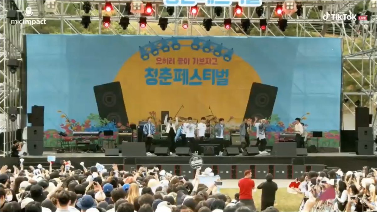 skyuirs's tweet photo. you did great, treasure 🤍 we’re always here for you. 

TREASURE 1ST YOUTH FESTIVAL
#TREASURE_청춘페스티벌2022_DDAY
#TREASURE #트레저 
@treasuremembers https://t.co/uEBAfQF6iU