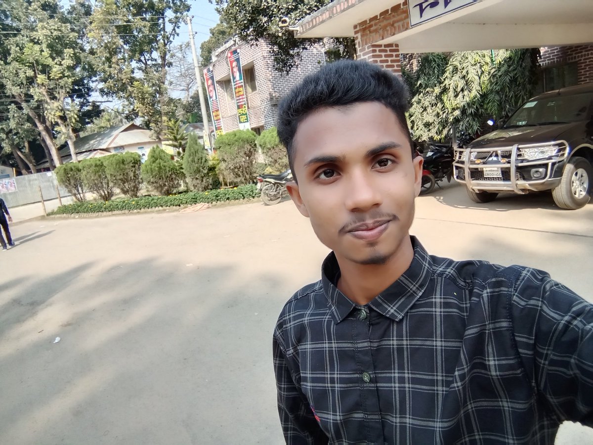যে মানুষ টা সবচেয়ে বেশি ভালো রাখতে পারে 🥰
সে মানুষ টা সবচেয়ে বেশি কষ্টও দিয়ে যেতে পারে 🙂💔