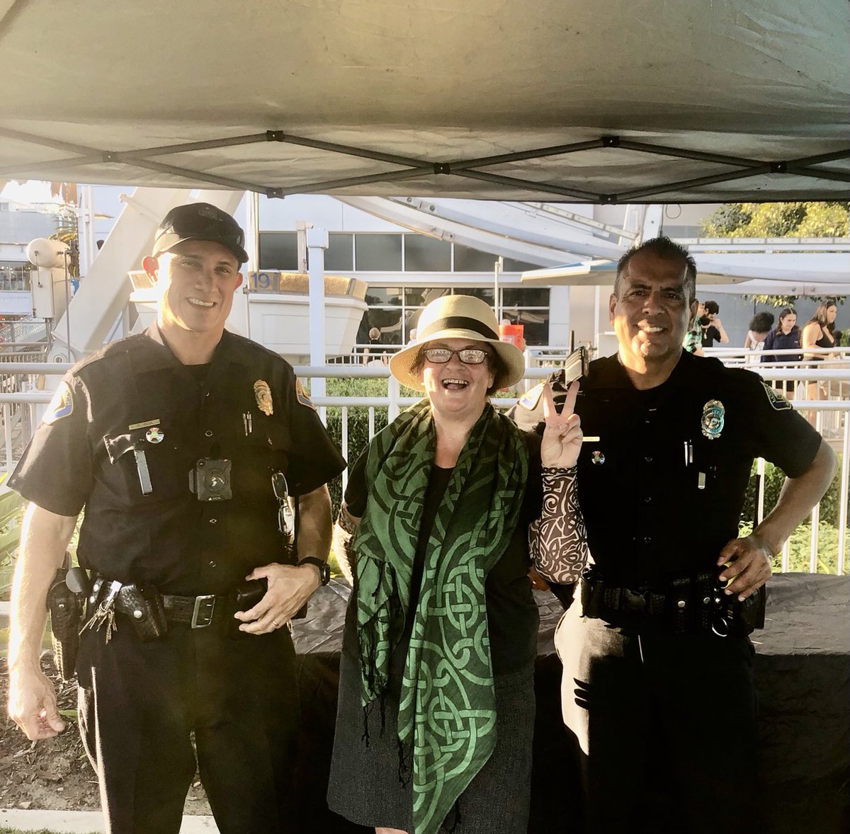 Tuigim's tweet photo. Ar ais ag an Aonach! #IrishFair #LongBeach https://t.co/roJ56lQrWQ
