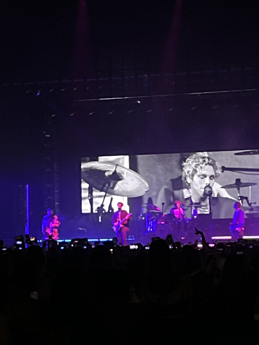 lrhbestyears's tweet photo. what a night https://t.co/7hcZ64nbed