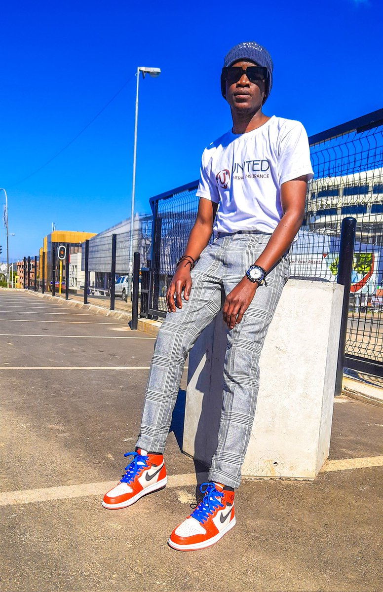 BonkheShabangu's tweet photo. Bullied but not buried yet.
Because what doesn't kill you can only make you stronger.
We adapt ourselves to stay alive.
We disrupt ourselves to show we're different.
Damn! We're so resilient and it's unmatched.
Bona, it's only the beginning.
#CorporateTeacher #InsureYoung https://t.co/mssdO8Jn31