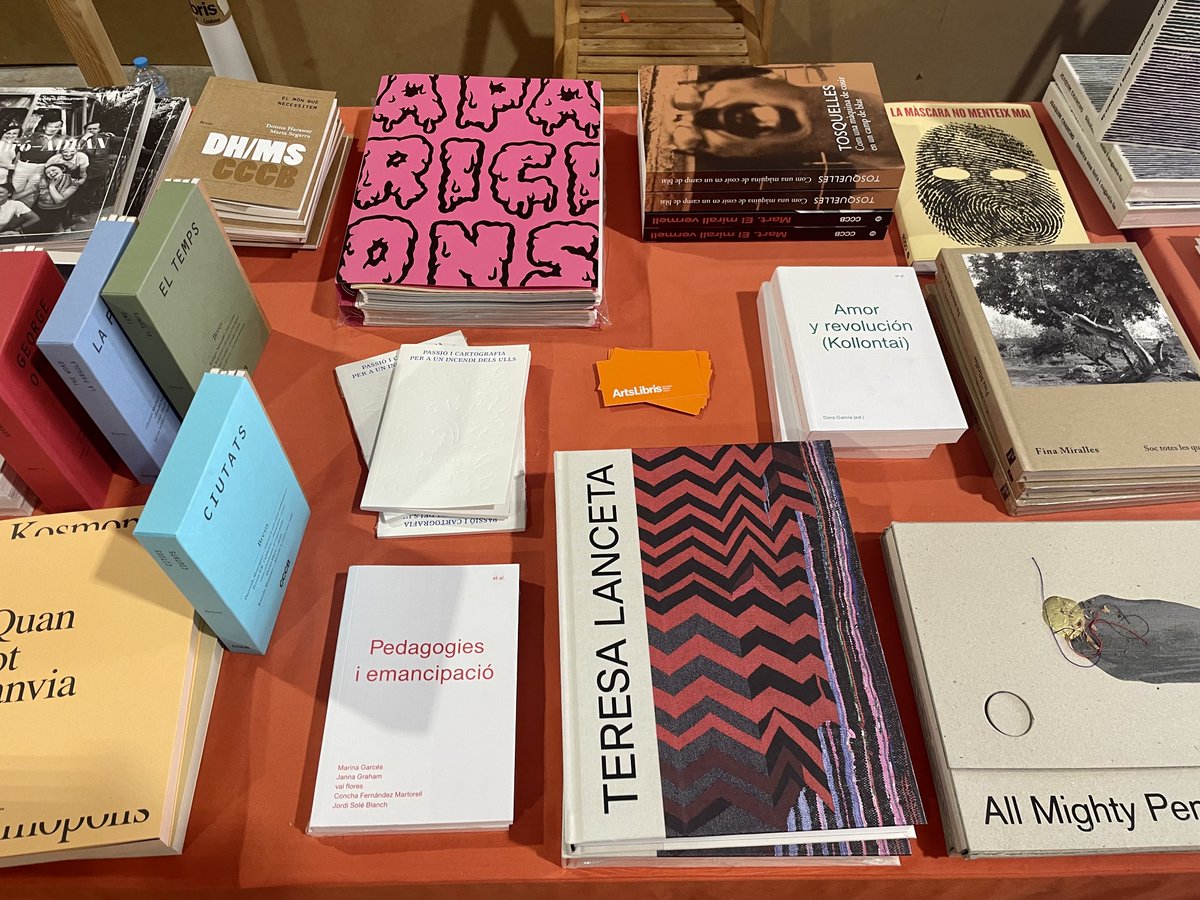 MACBA | Museu | BCN (@macba_barcelona) on Twitter photo Avui, últim dia per apropar-te a la fira <a href="/ArtsLibris/">ArtsLibris Barcelona · Madrid · Lisboa</a> a l’espai Fossat del Mercat de Sant Antoni!
Trobaràs les últimes novetats i publicacions del MACBA a la parada que compartim amb altres institucions culturals.
Més informació: artslibris.cat/ca/
#llibresart Avui, últim dia per apropar-te a la fira <a href="/ArtsLibris/">ArtsLibris Barcelona · Madrid · Lisboa</a> a l’espai Fossat del Mercat de Sant Antoni!
Trobaràs les últimes novetats i publicacions del MACBA a la parada que compartim amb altres institucions culturals.
Més informació: artslibris.cat/ca/
#llibresart