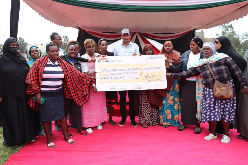 MPyusufhassan's tweet photo. Yesterday, Kamukunji Bursary Day where 6,138 students received bursaries to continue with their studies at secondary schools, universities and colleges was a great success. My congratulations to the parents, the NG-CDF committee &amp; the Kamukunji MP’s office for a job well done. https://t.co/eZKx4sYhbG