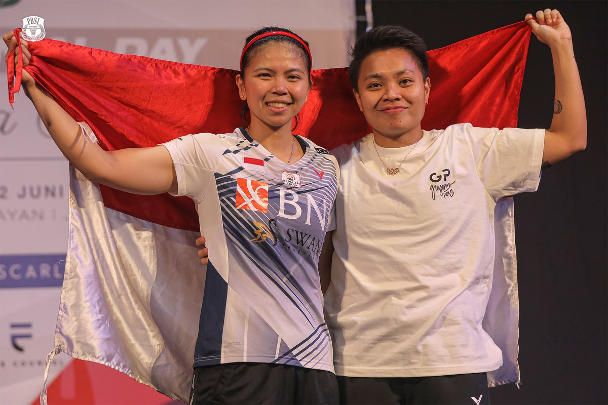INABadminton's tweet photo. Acara perpisahan Greysia Polii sebagai pebulutangkis berlangsung khidmat dan penuh tangis haru. Pemain kelahiran 11 Agustus 1987 itu secara resmi pensiun dari dunia tepok bulu di Istora Gelora Bung Karno, Senayan, Jakarta, Minggu (12/6) pagi. https://t.co/qNsI2MDMEQ