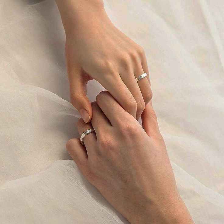 slimonn_'s tweet photo. ᅟㅤ— 𝘢𝘴 𝘦𝘴𝘵𝘢𝘤̧𝘰̃𝘦𝘴 𝘮𝘶𝘥𝘢𝘳𝘢𝘮
ᅟᅟㅤᅟ𝘦 𝘷𝘰𝘤𝘦 𝘤𝘰𝘯𝘵𝘪𝘯𝘶𝘢 𝘢𝘲𝘶𝘪 𝘤𝘰𝘮𝘪𝘨𝘰..

𝘍𝘦𝘭𝘪𝘻 𝘥𝘪𝘢 𝘥𝘰𝘴 𝘯𝘢𝘮𝘰𝘳𝘢𝘥𝘰𝘴, 𝘱𝘢𝘳𝘢 𝘰 𝘮𝘦𝘭𝘩𝘰𝘳 𝘯𝘰𝘪𝘷𝘰 𝘲𝘶𝘦 𝘦𝘹𝘪𝘴𝘵𝘦 𝘯𝘰 𝘮𝘶𝘯𝘥𝘰 𝘪𝘯𝘵𝘦𝘪𝘳𝘪𝘯𝘩𝘰 .

ᅟᅟㅤㅤ https://t.co/rcwtGLdLfp