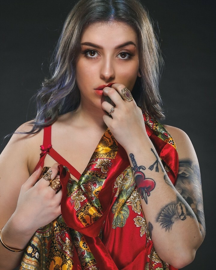 scarfqueens's tweet photo. Red silk is perfect for a blindfold. ​​​​​​​​
- ​​​​​​​​
- ​​​​​​​​
- ​​​​​​​​
 #scarfbondage #scarftied #scarfbound #silkbound #silktied #silkbondage #スカーフ #��्कार्फ #दुपट्टा #தாவணி https://t.co/DtUNNOq9a1 Red silk is perfect for a blindfold. ​​​​​​​​
- ​​​​​​​​
- ​​​​​​​​
… https://t.co/DsJRCXJK8J