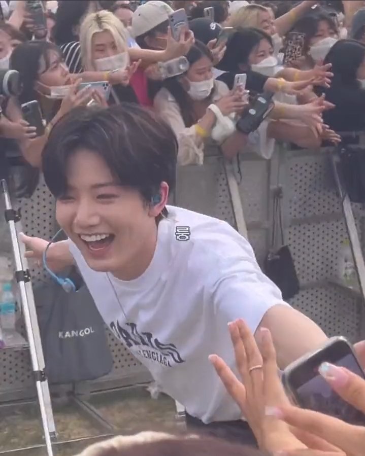 KJKDIARY's tweet photo. glad he's having fun 🥹 #JUNKYU https://t.co/wZOWFG68HO