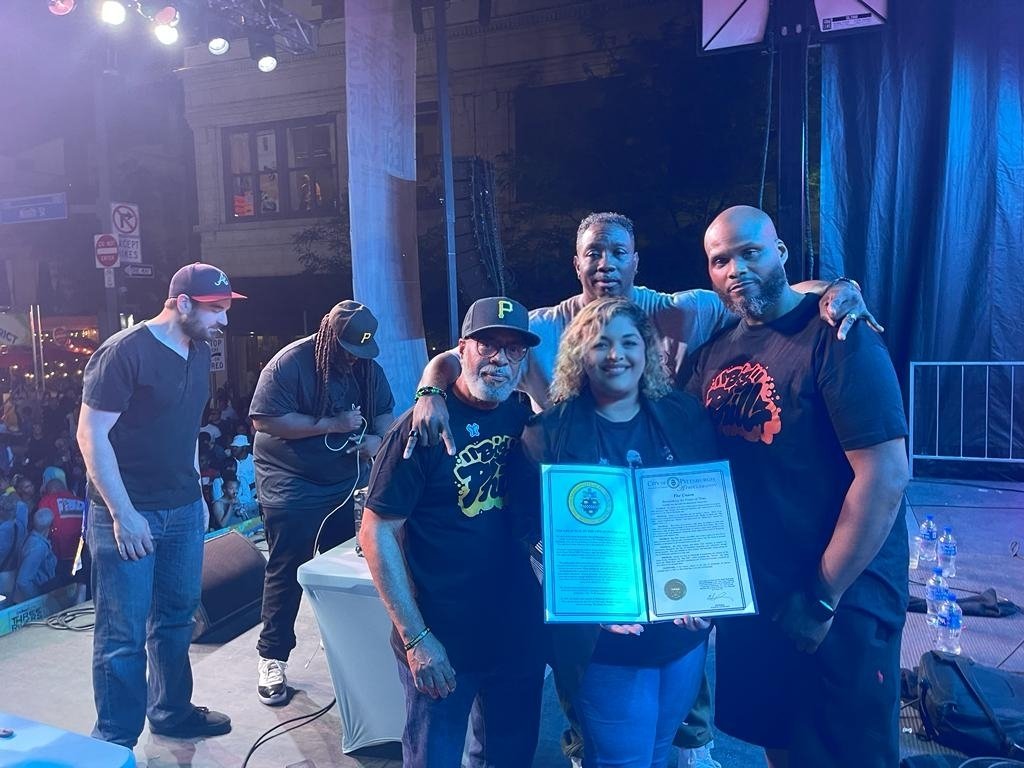 monicaimalik's tweet photo. A beautiful night in @Pittsburgh celebrating #unionday
Congratulations @djbigphill @BlakkSteel and @Selecta720Recs on your #proclimation from @MayorEdGainey!
Seeing @goodiemob perform before this made tonight that much more exciting! Great job closing out the arts festival! https://t.co/svMN4ERv1d