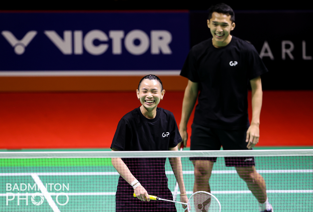 badmintonupdate's tweet photo. Tai Tzu Ying and Jonatan Christie at Greysia Polii's Farewell ceremony.

📸 Badminton Photo https://t.co/KrJjhht53E