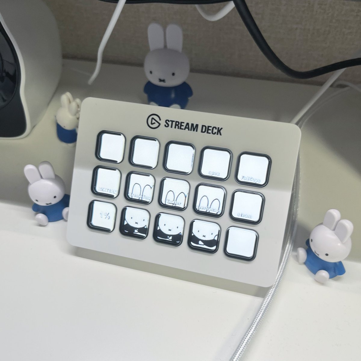 ankotowatashi's tweet photo. stream deck white ✖︎ miffy がかわいい。
#お前らのPCデスク周り晒してけ 
#お前らのPCデスク周り晒していけ https://t.co/rVQNtil7J4