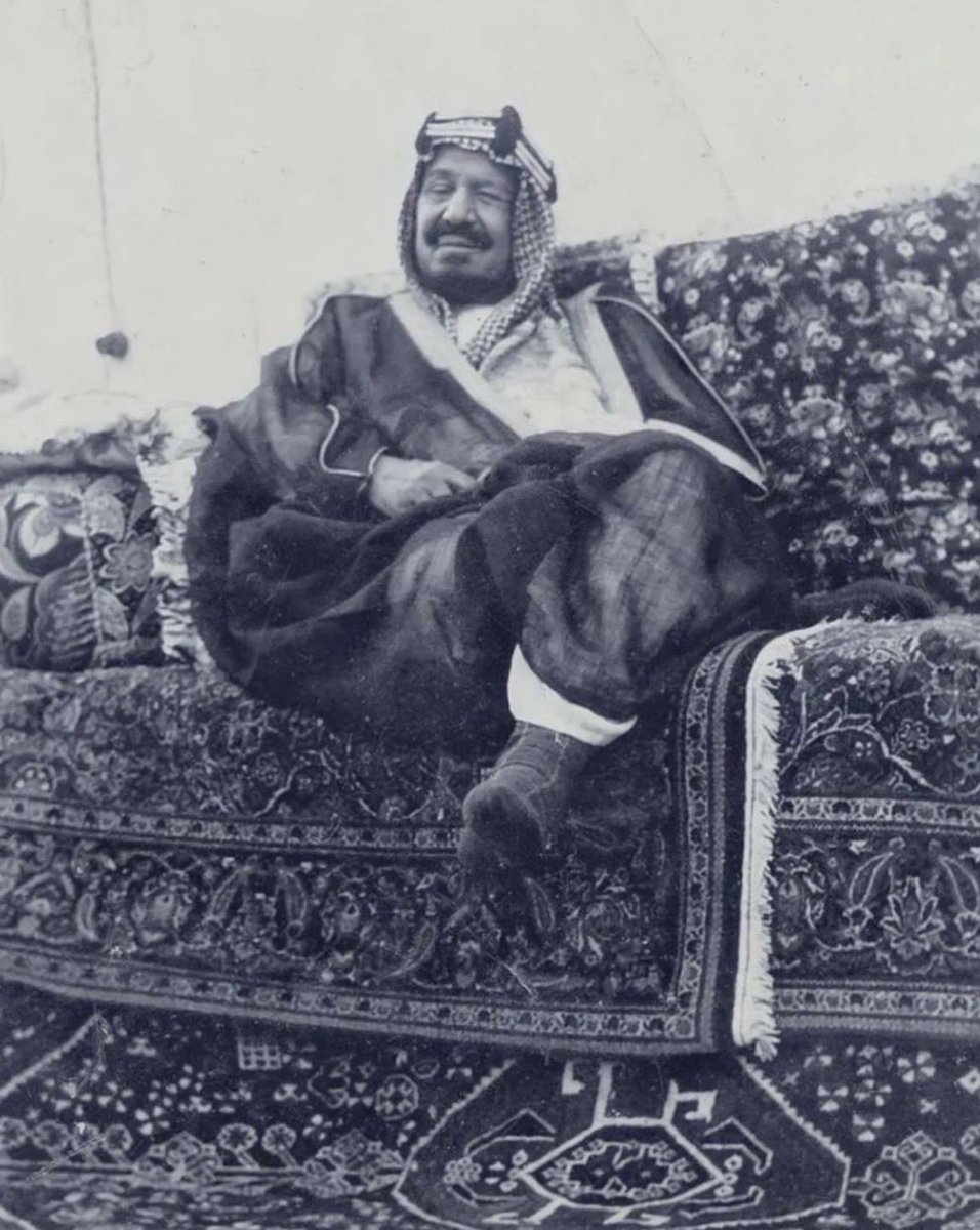 alsaud1ksa's tweet photo. المؤسس الملك عبدالعزيز بن عبدالرحمن آل سعود
رحمه الله في قصر المربع عام ١٩٤٢م https://t.co/QhtkICL4au