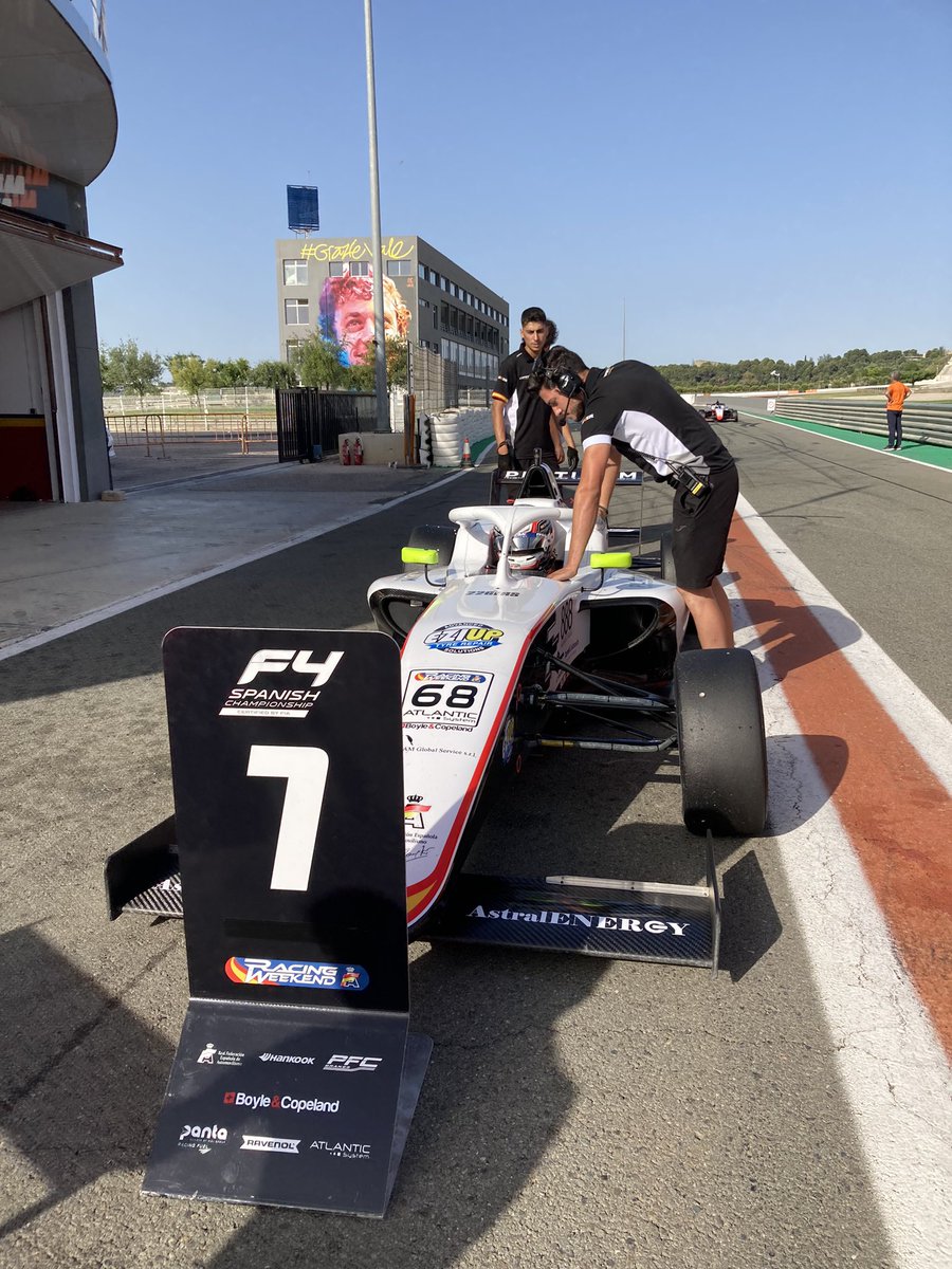 EPIC_RW's tweet photo. #HughBarterRacing #PolePosition #InThaHouse @CamposRacing @CircuitValencia 👏 https://t.co/75putlBBzb
