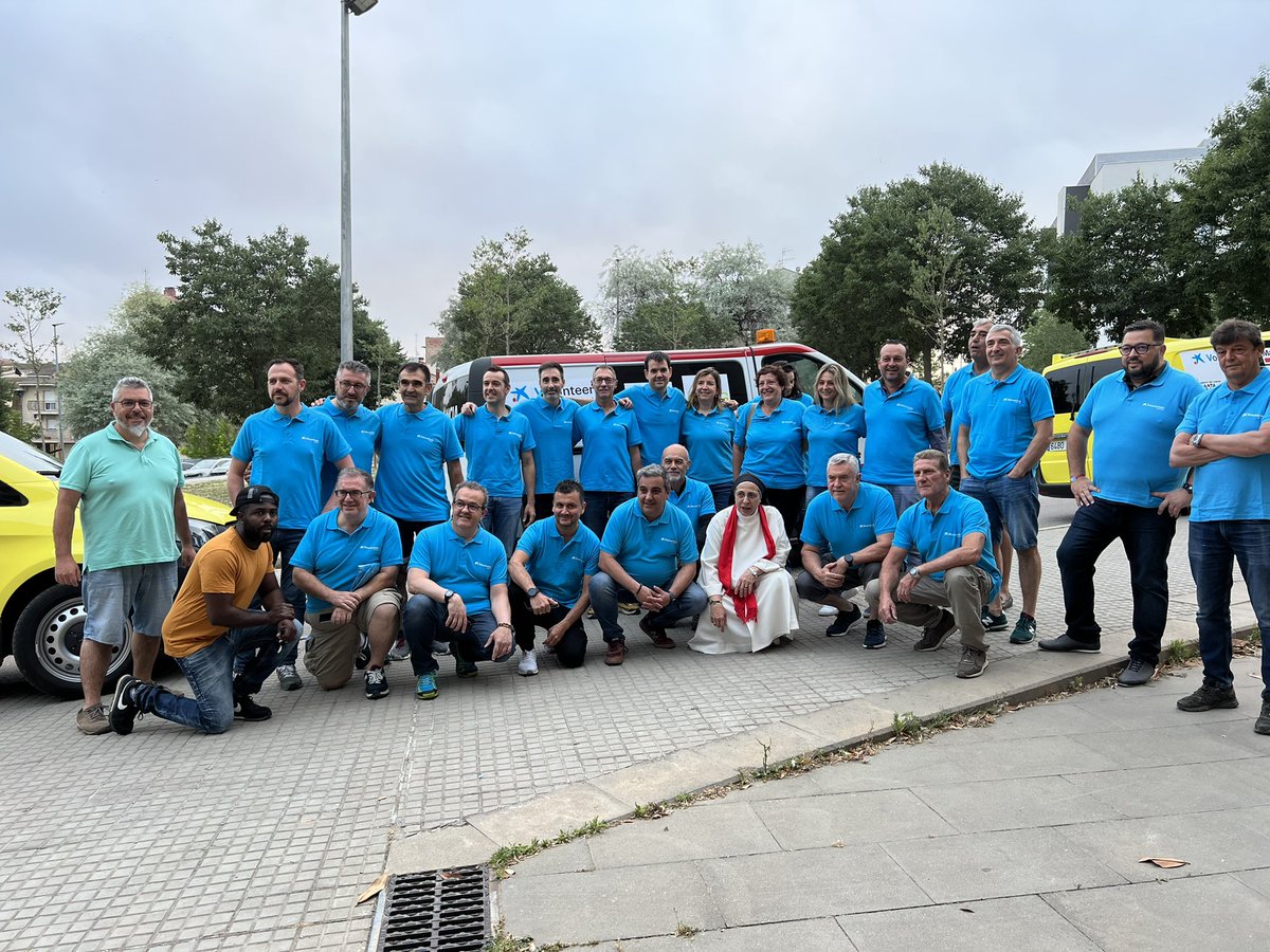 sorluciacaram's tweet photo. Nos vamos a #Ucrania llevando ayuda humanitaria 
La guerra sigue y las víctimas aumentan
No podemos abandonarlos
Os pido vuestra ayuda y que compartáis este reclamo para poder seguir ayudando
Os necesitamos
Compartid RT
Ayudadnos 
@fundsantaclara @caixabank #Voluntariadocaixabank https://t.co/k4oz7Pif81