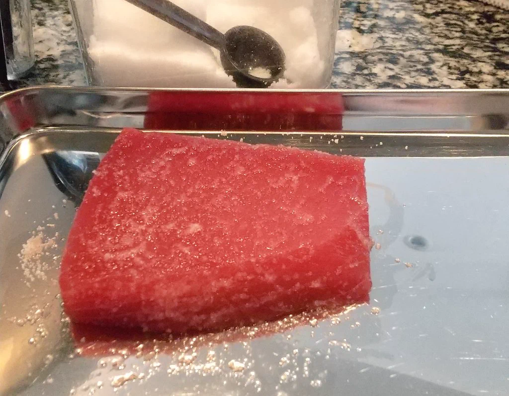 スーパーのマグロの美味しい食べ方！一度塩締めにすると身がギュッとしまる！！