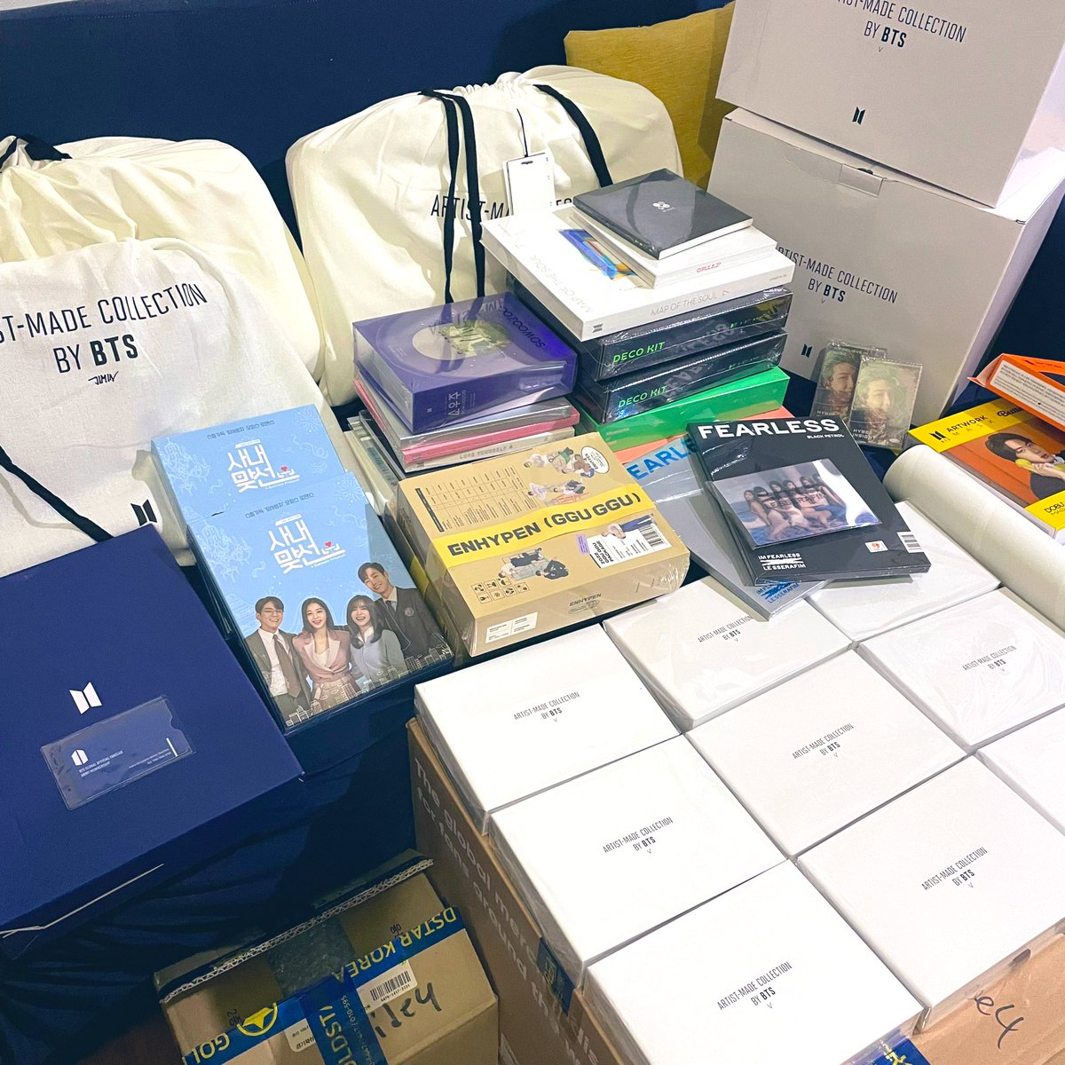 bsidemarket's tweet photo. box 11&12 arrived π€
includes: mostly artist merch (2nd PO released May 2022) + other pasabuys
shipped out some of the items already via SDD
thank u for your patience! π«Άπ»π₯Ή #bside_updates https://t.co/XWIDCy9Zj1