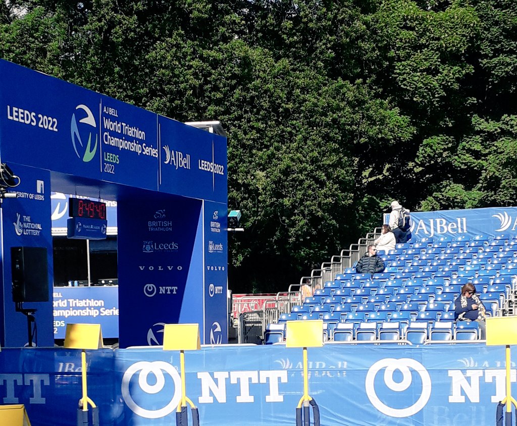 The weather is beautiful again for day 2 of the @AJBell 2022 #WTCSLeeds! Who will cross the line first in this afternoons Mixed Relay? Can Great Britain do it? We have less than 50 grandstand tickets left, get yours now. tinyurl.com/2p8japay