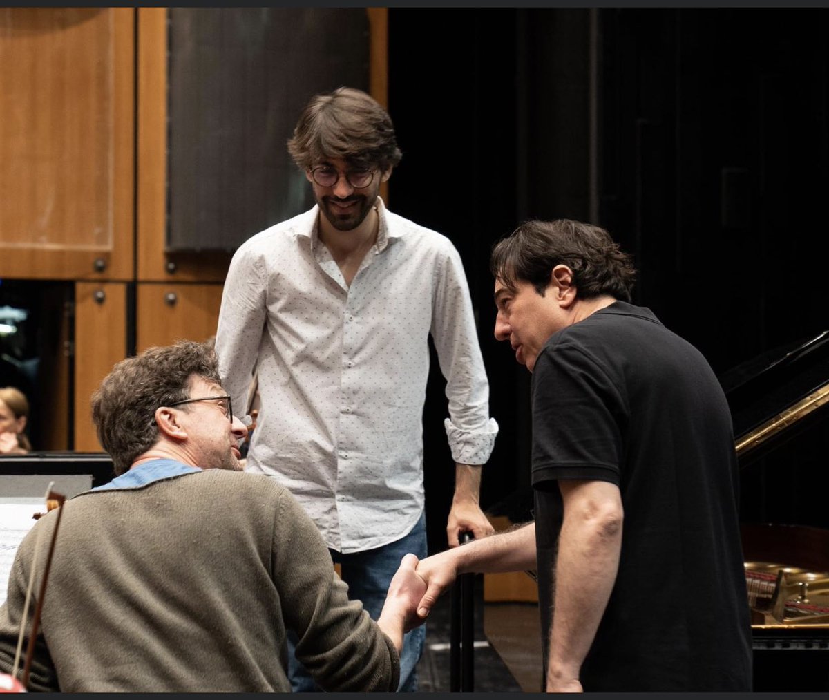 fazilsaymusic's tweet photo. Darmstadt provalarından bir kaç kare. Konserler bugün (Pazar, 11.00) ve yarın (Pazartesi,20.00)
Şef Daniel Cohen ile. Mozart piyano konçertosu. #fazılsay #darmstadt
#benjaminweber #staatstheaterdarmstadt @daniel_cohen_conductor https://t.co/v9IWCcgc4s
