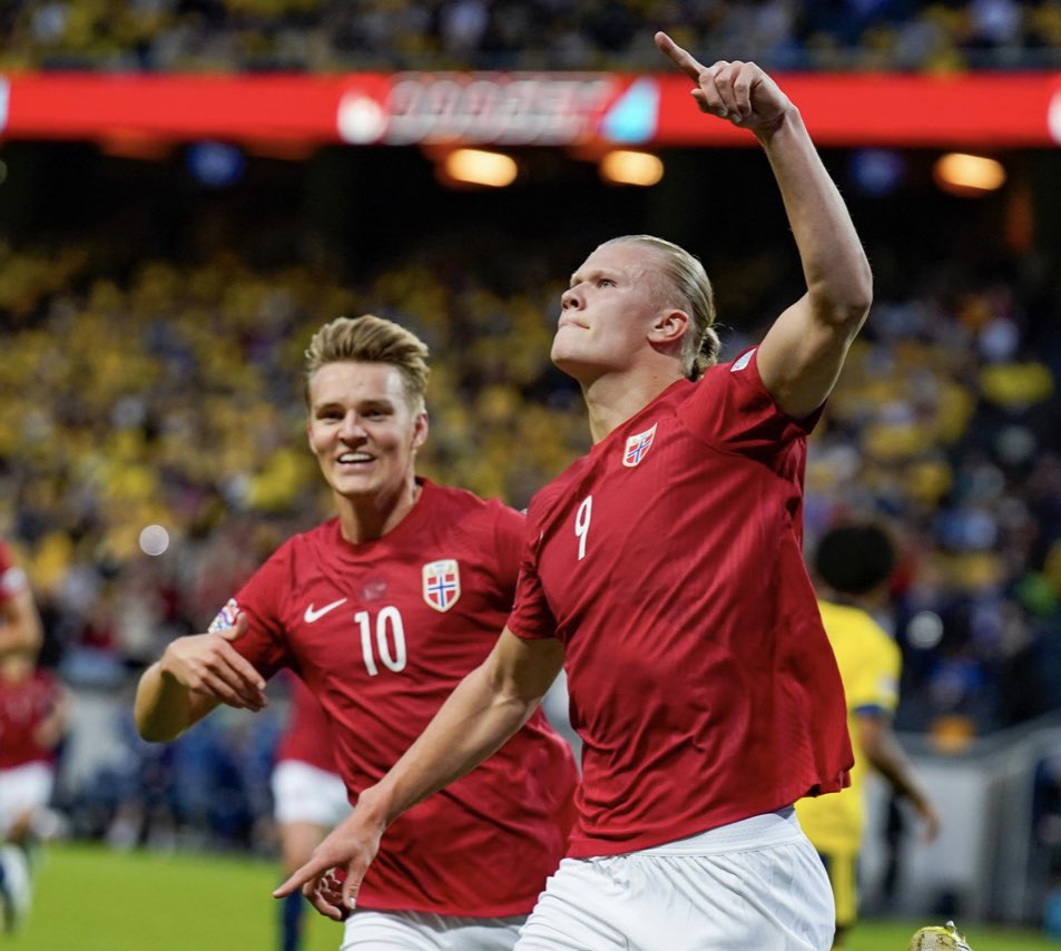 🇳🇴NORGE - SVERIGE🇸🇪

Norge møter Sverige på Ullevaal i kveld!🔥

💰 10k i potten

🤝Norge - Sverige
⏰ 18.00

Vi skal ha:
1. H-U-B
2. Antall mål
3. Over/under 9.5 cornere
4. Over/under 3,5 gule kort
5. En målskårer
6. Følg oss
7. Retweet 

Hilsen Oddsprat.nu🎈