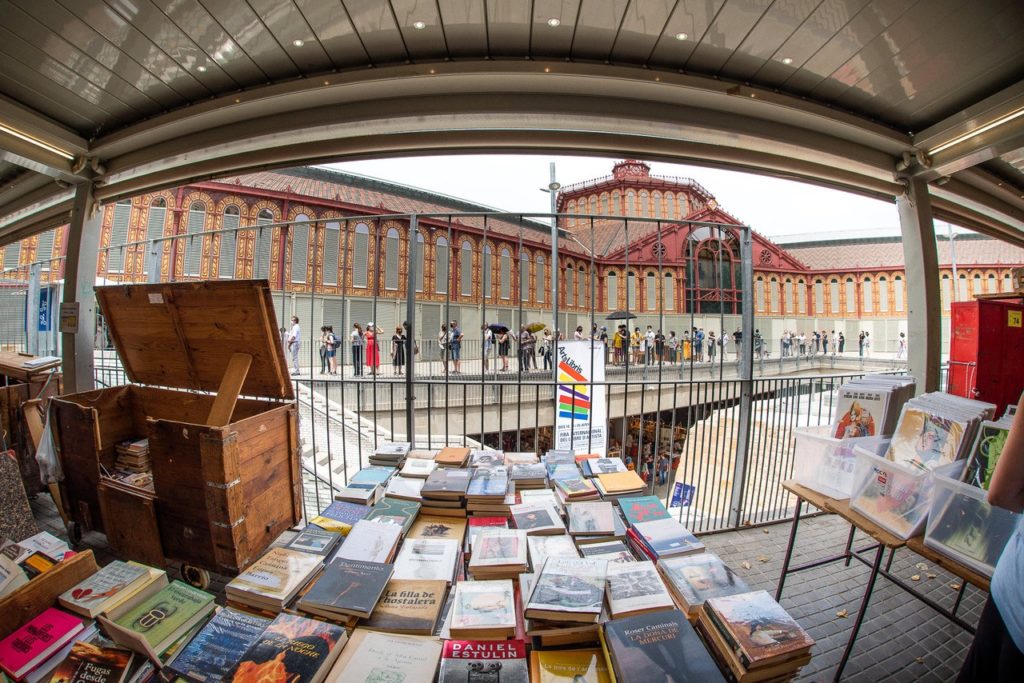 BcnEixample (@bcn_eixample) on Twitter photo 🔖Encara sou a temps de visitar la fira <a href="/ArtsLibris/">ArtsLibris Barcelona · Madrid · Lisboa</a> a l'espai Fossat del <a href="/mercatstantoni/">Mercat Sant Antoni</a>.
📆Del 10 al 12 de juny
ℹ️ via.bcn/Jiaj50JuSlb
🔗artslibris.cat 🔖Encara sou a temps de visitar la fira <a href="/ArtsLibris/">ArtsLibris Barcelona · Madrid · Lisboa</a> a l'espai Fossat del <a href="/mercatstantoni/">Mercat Sant Antoni</a>.
📆Del 10 al 12 de juny
ℹ️ via.bcn/Jiaj50JuSlb
🔗artslibris.cat