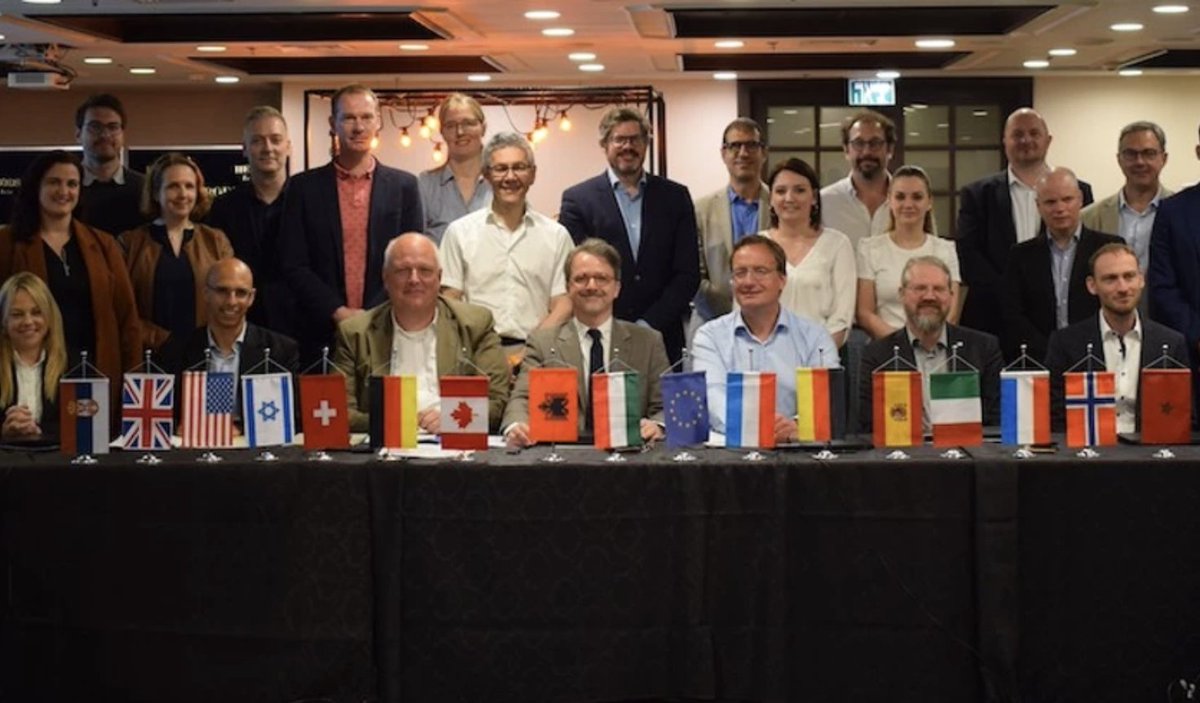 Cybertech_Globl's tweet photo. #Singapore. #London. #Amsterdam. #NewYork.
#Smartcities are here, as are the dangers.
#BerlinGroup participants discussed increasing risks to #privacy due to technological advancements and decided there must be firm, proper guidelines in place.
Read >> https://t.co/M3XrsMrhhn https://t.co/eeWTJGGvSB