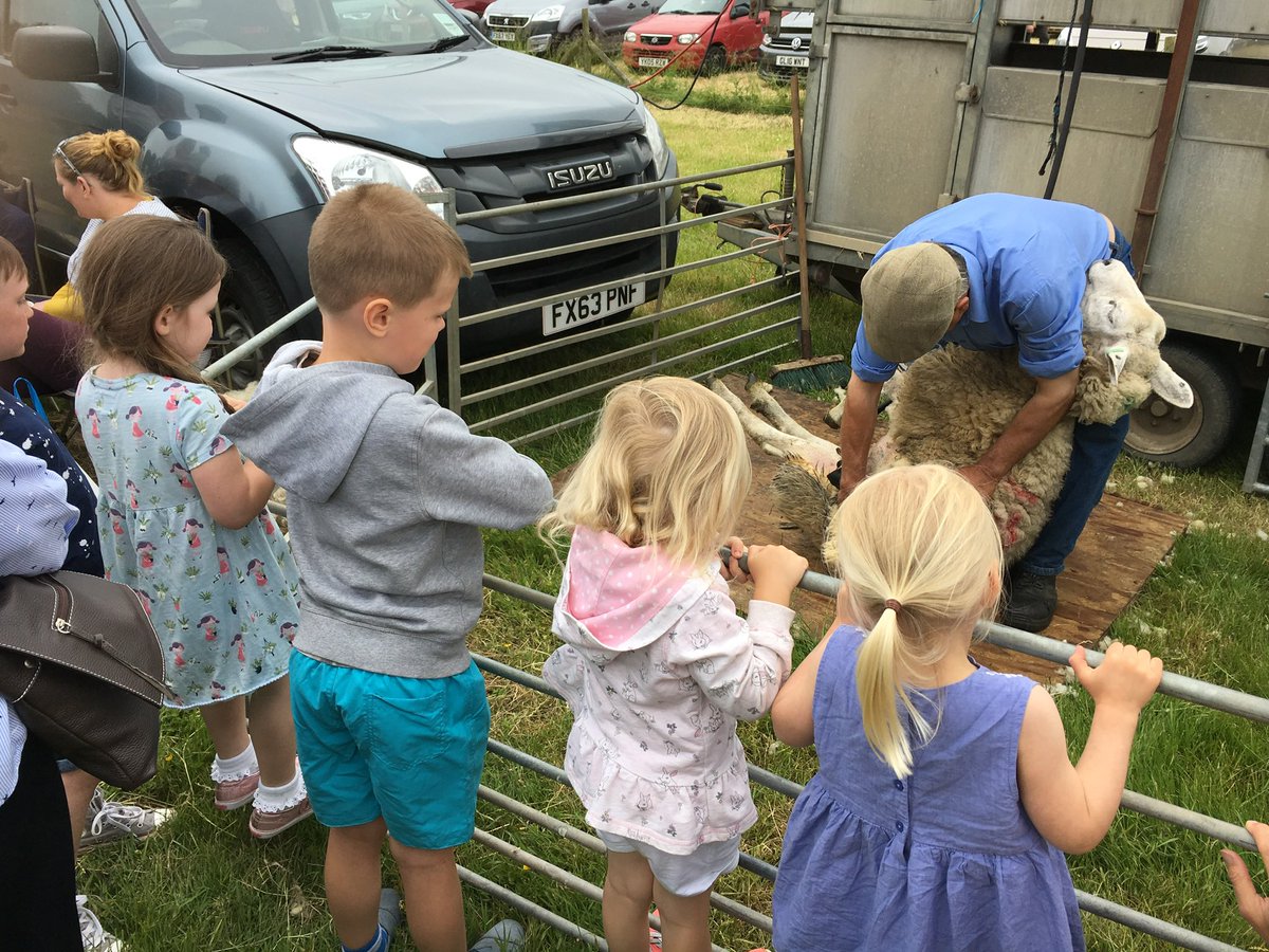 wynnbp's tweet photo. What a grand day for LEAF Open Farm Sunday. The day when farming opens its doors to the public. Today we have 250 farms doing just that #LOFS #education https://t.co/mwpdmpAFDb