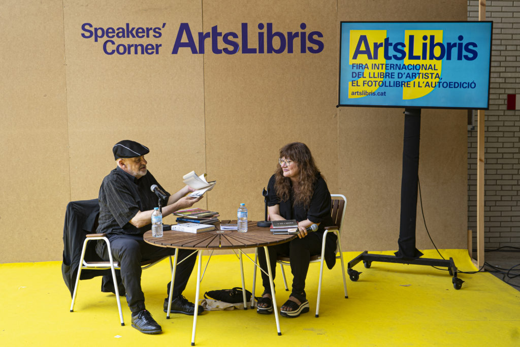 Mercats de Barcelona (@mercatsbcn) on Twitter photo 📕 La 13a edició d' <a href="/ArtsLibris/">ArtsLibris Barcelona · Madrid · Lisboa</a> arriba al <a href="/Santoni_dom/">Mercat Dominical del Llibre de Sant Antoni</a>!
🏫 El Mercat Dominical del Llibre de Sant Antoni participa en aquesta fira especialitzada en publicacions d’artista amb 6 expositors.
📆 Del 10 al 12 de juny
🔗 Descobreix més! ow.ly/mWw750JvcXW 📕 La 13a edició d' <a href="/ArtsLibris/">ArtsLibris Barcelona · Madrid · Lisboa</a> arriba al <a href="/Santoni_dom/">Mercat Dominical del Llibre de Sant Antoni</a>!
🏫 El Mercat Dominical del Llibre de Sant Antoni participa en aquesta fira especialitzada en publicacions d’artista amb 6 expositors.
📆 Del 10 al 12 de juny
🔗 Descobreix més! ow.ly/mWw750JvcXW