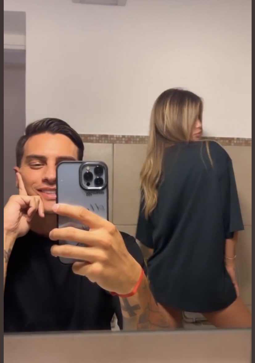 nicoleeeee_00's tweet photo. rientrare dopo 3 giorni e vedere questo.
mi si scioglie il cuore, siete l’amore
❤️.

 #basciagoni https://t.co/Zoye412eXG