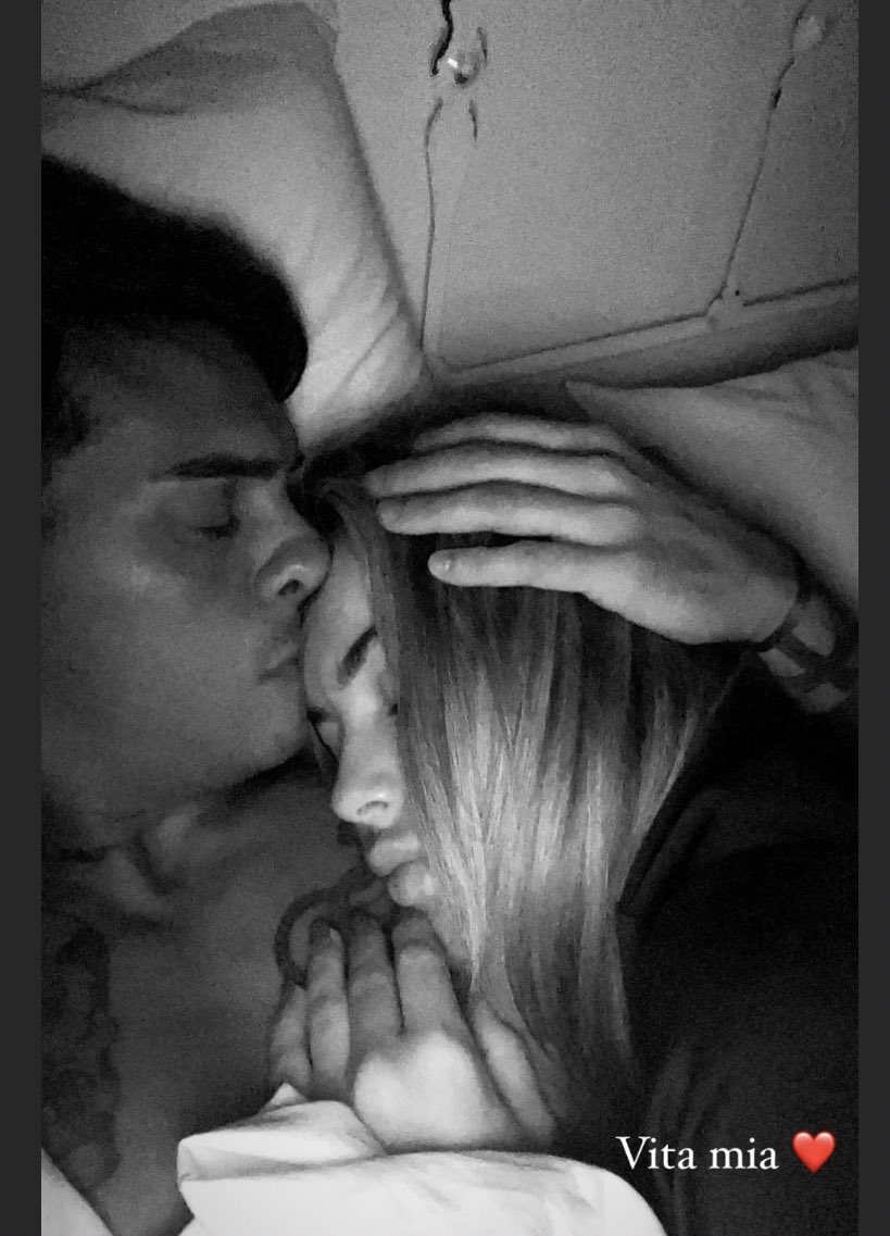 nicoleeeee_00's tweet photo. rientrare dopo 3 giorni e vedere questo.
mi si scioglie il cuore, siete l’amore
❤️.

 #basciagoni https://t.co/Zoye412eXG