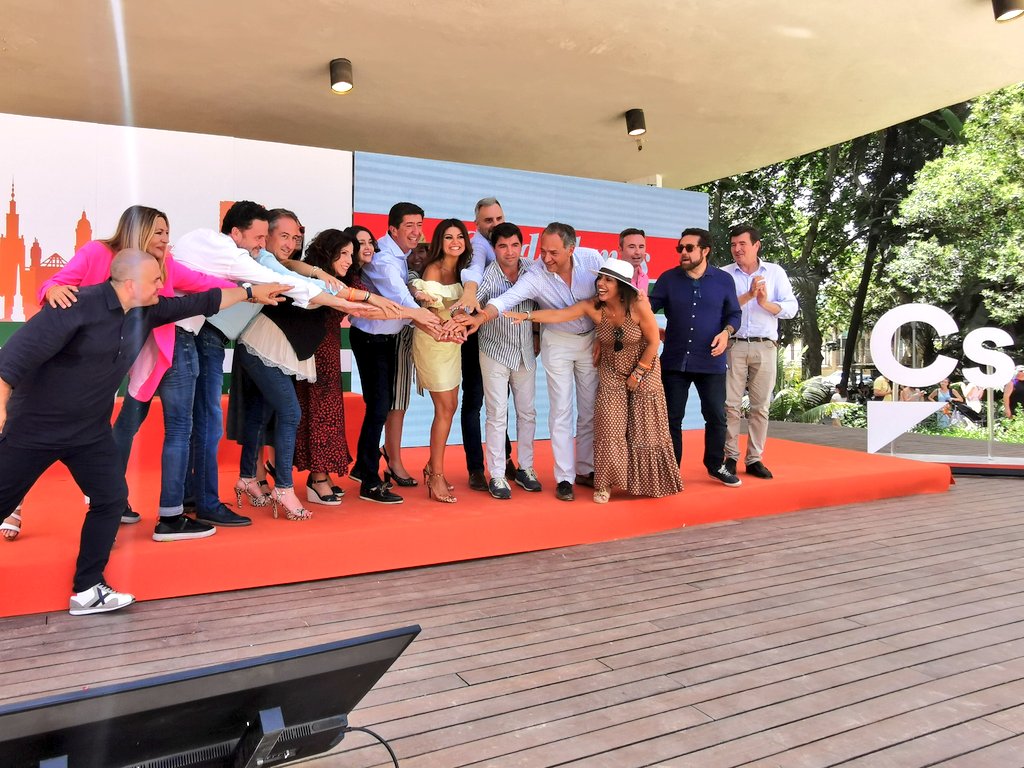 Ni manos libres del PP para hacer lo que les dé la gana;

Ni manos largas socialistas para despilfarrar dinero público.

Manos a la obra de los Liberales para trabajar por y para los andaluces.

¡Bravo, <a href="/InesArrimadas/">Inés Arrimadas</a>! 

_____
#ElCambioQueFunciona
#ElVotoDecisivo