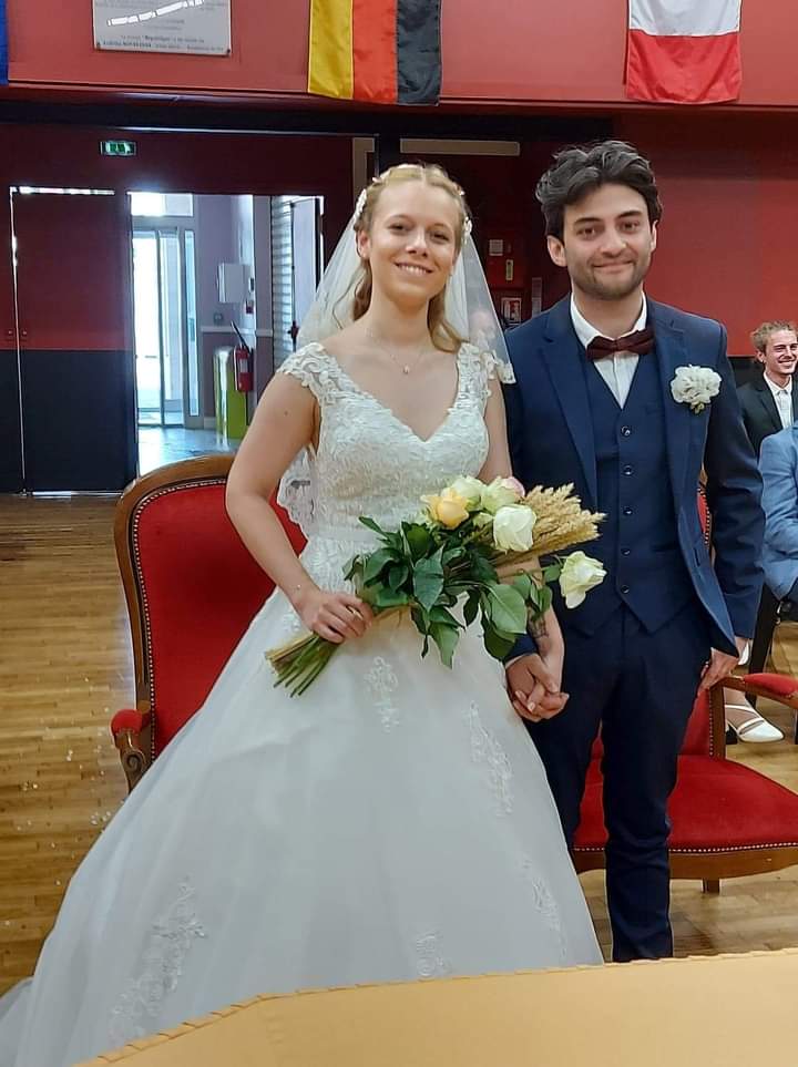 CamilleSffr's tweet photo. Je mets pas souvent de photos sur Twitter mais... I got married !! 🥰🥰 https://t.co/THbfRCGQ1T