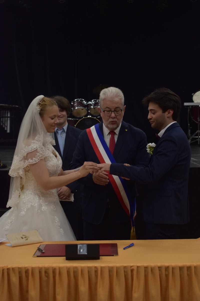CamilleSffr's tweet photo. Je mets pas souvent de photos sur Twitter mais... I got married !! 🥰🥰 https://t.co/THbfRCGQ1T