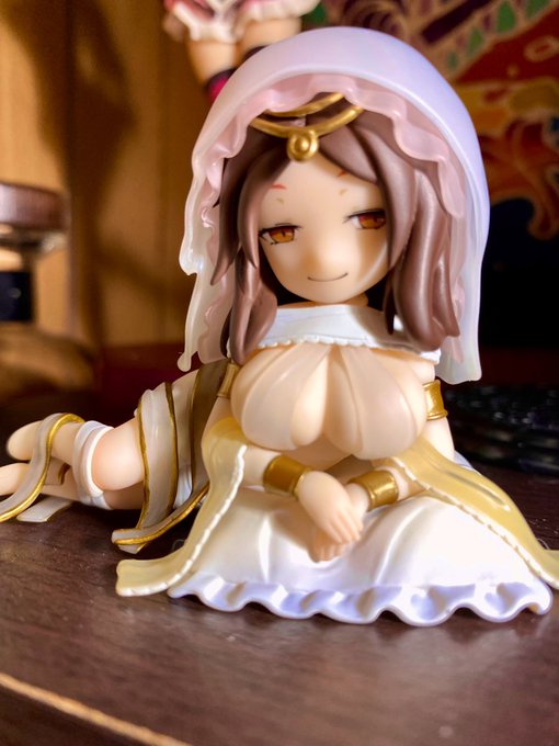 改めて写真撮ったけどデフォルメでこのおっぱいは凄い。 