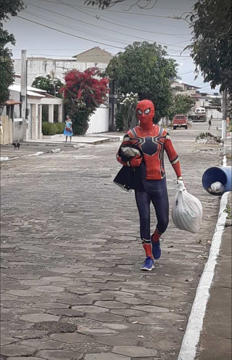 ddmothe's tweet photo. Homem Aranha 4: Expulso de Casa https://t.co/P0xsMjCrPu