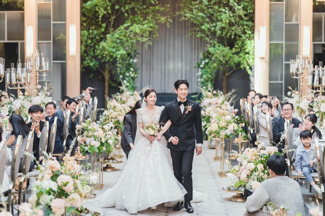 kdramatreats's tweet photo. #ShootingStars having multiple cute couples 🥺💛 https://t.co/quEBOk8bDN