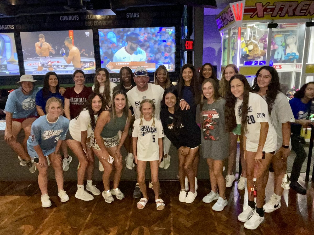 blazeunited18's tweet photo. We want to wish a Happy Birthday to our Head Coach, Cory Robertson.  We hope you have a fantastic birthday today at the ballpark! 🥳🎈🎂🎉#BlazeUnited #bStrong #bCommitted #bFearless https://t.co/pSG7K1xmrj