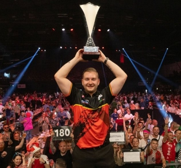 SharkDarts180's tweet photo. #NordicDartsMasters 🏆:
Dimitri Van den #Bergh🇧🇪 (@VandenBerghDimi) https://t.co/OG90mcTV9q