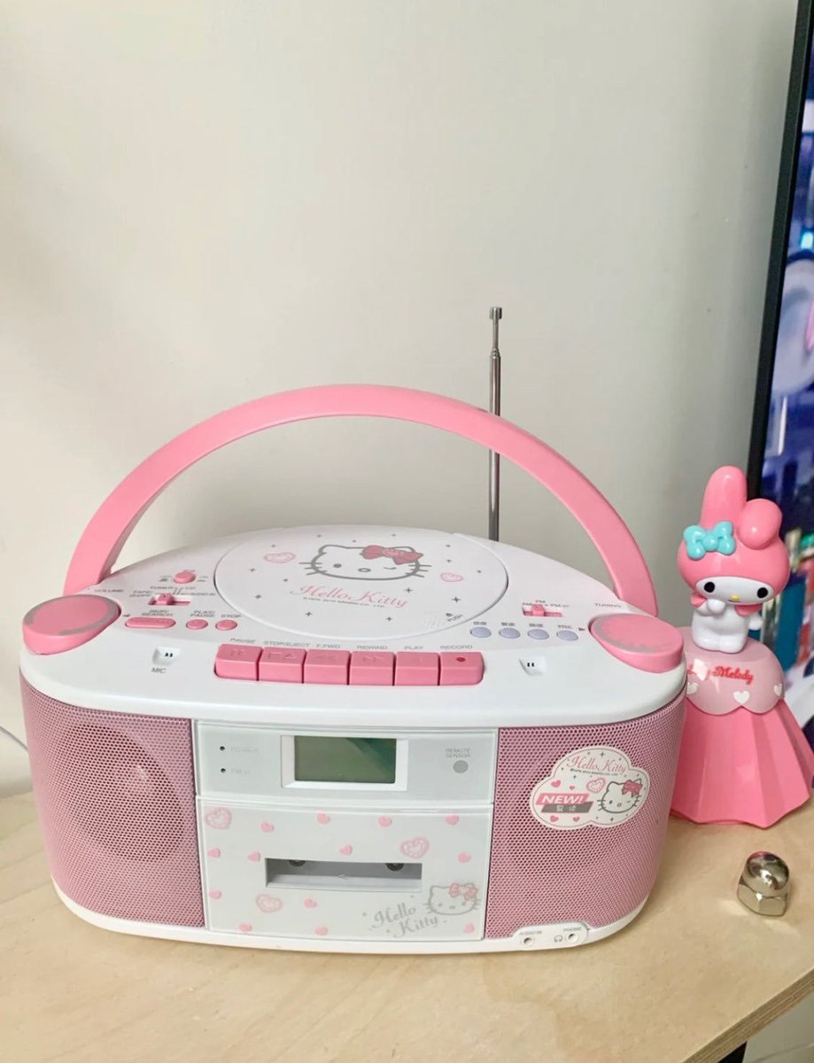 okiomy's tweet image. hello kitty cd player